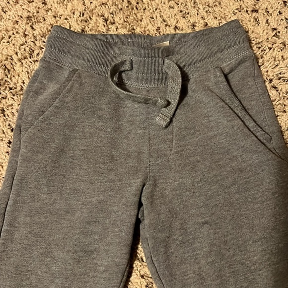 3/$10 Boys Oshkosh French Terry Pull On Jogger Pants Size 5 Gray - Picture 3 of 6